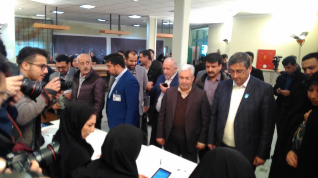حضور استاندار و مسئولان استانی در پای صندوق رای