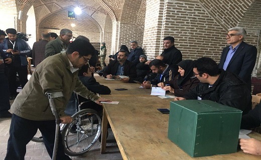 مردم انقلابی قزوین در پای صندوق&zwnj;های رای