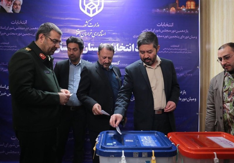 استاندار و تعدادی از مسئولان خراسان رضوی رای خود را به صندوق انداختند