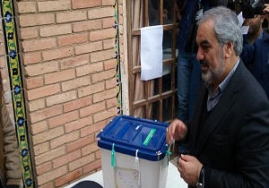 استاندار کردستان رآی خود را به صندوق انداخت