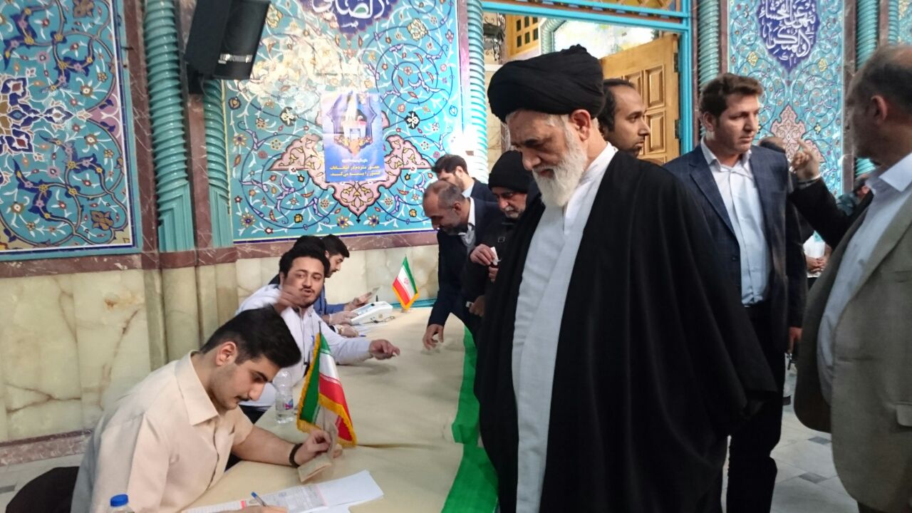 مرتضوی رأی خود را به صندوق انداخت