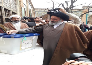 نماینده، ولی فقیه در کردستان رای خود رابه صندوق انداخت