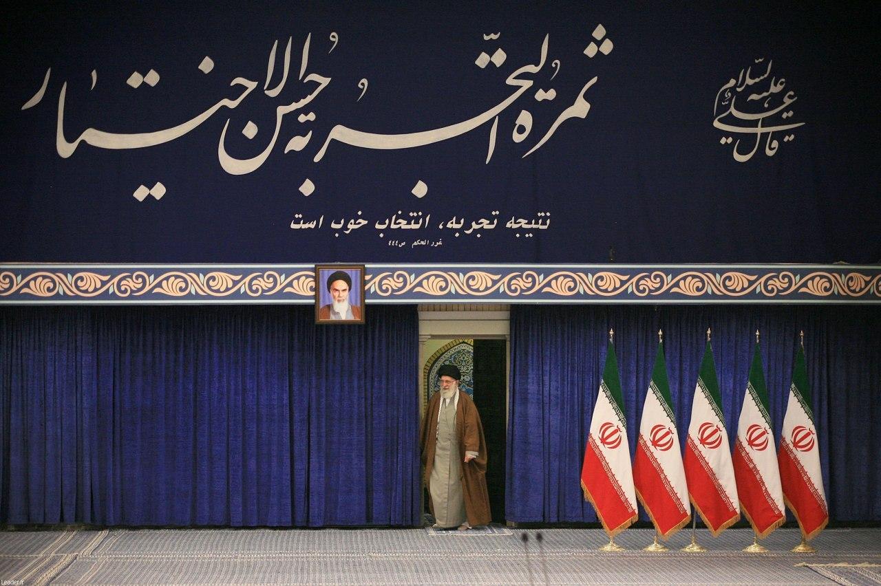 ترجمه حدیث نصب شده در حسینیه امام خمینی(ره) در روز انتخابات