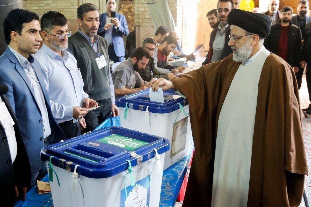 کدام مسئولان پای صندوق رای حضور یافتند؟