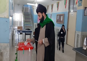 حضور در پای صندوق های رای، عبادت و تکلیف سیاسی است