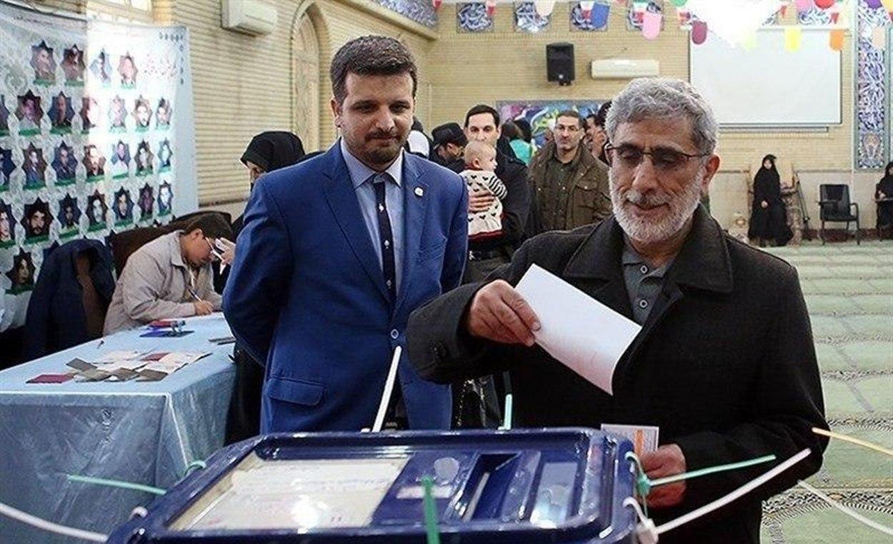فرمانده نیروی قدس رأی خود را به صندوق انداخت