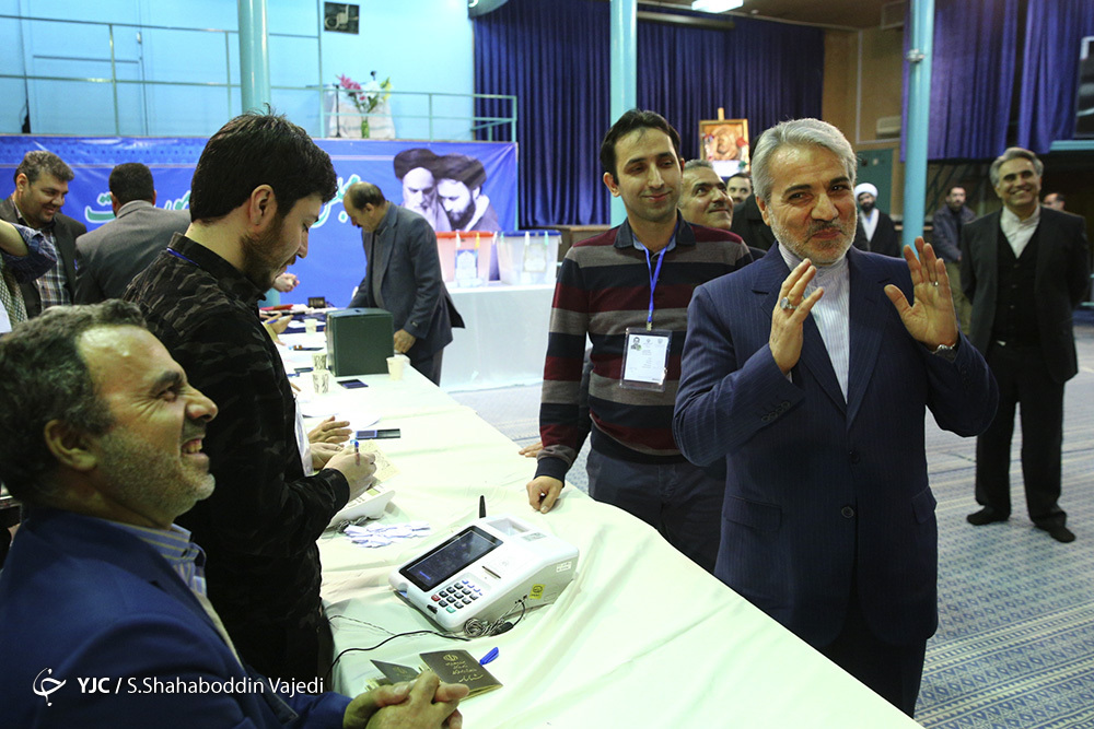 رئیس جمهور: امیدواریم انتخابات ۱۴۰۰ الکترونیکی برگزار شود/ حجت الاسلام رئیسی: انتخابات بهترین پادزهر در مقابل توطئه&zwnj;هاست/ وزیر کشور: مردم رأی دادن را به ساعات پایانی موکول نکنند +فیلم و تصاویر
