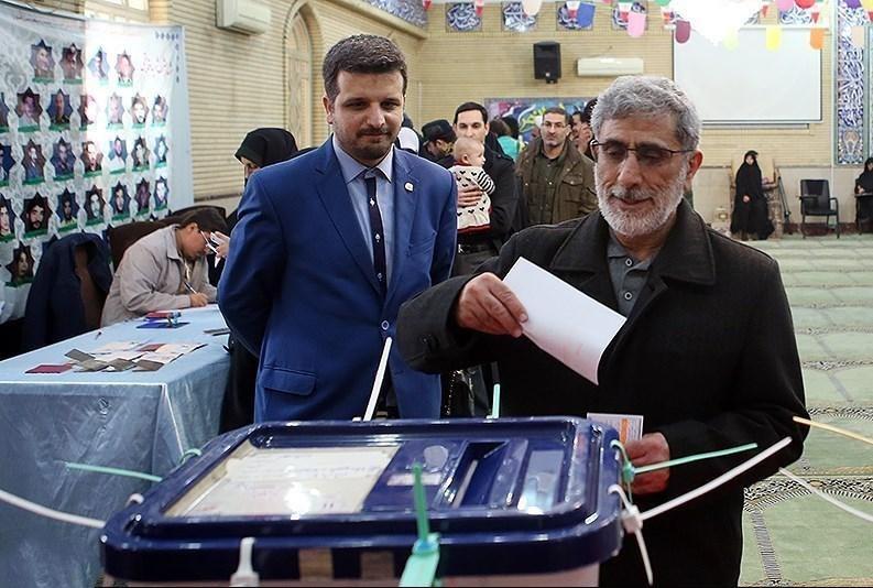 رئیس جمهور: امیدواریم انتخابات ۱۴۰۰ الکترونیکی برگزار شود/ حجت الاسلام رئیسی: انتخابات بهترین پادزهر در مقابل توطئه&zwnj;هاست/ وزیر کشور: مردم رأی دادن را به ساعات پایانی موکول نکنند +فیلم و تصاویر