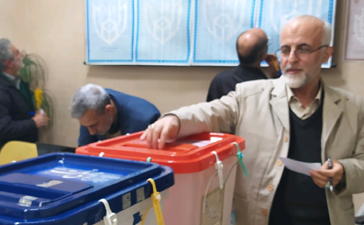 حضور مدیرکل صداوسیمای خراسان رضوی در شعبه اخذ رای مستقر در استانداری