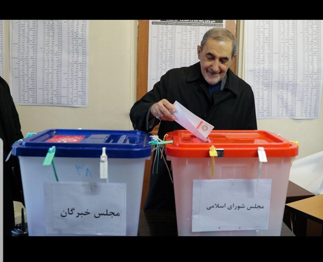 رئیس جمهور: امیدواریم انتخابات ۱۴۰۰ الکترونیکی برگزار شود/ حجت الاسلام رئیسی: انتخابات بهترین پادزهر در مقابل توطئه&zwnj;هاست/ وزیر کشور: مردم رأی دادن را به ساعات پایانی موکول نکنند +فیلم و تصاویر