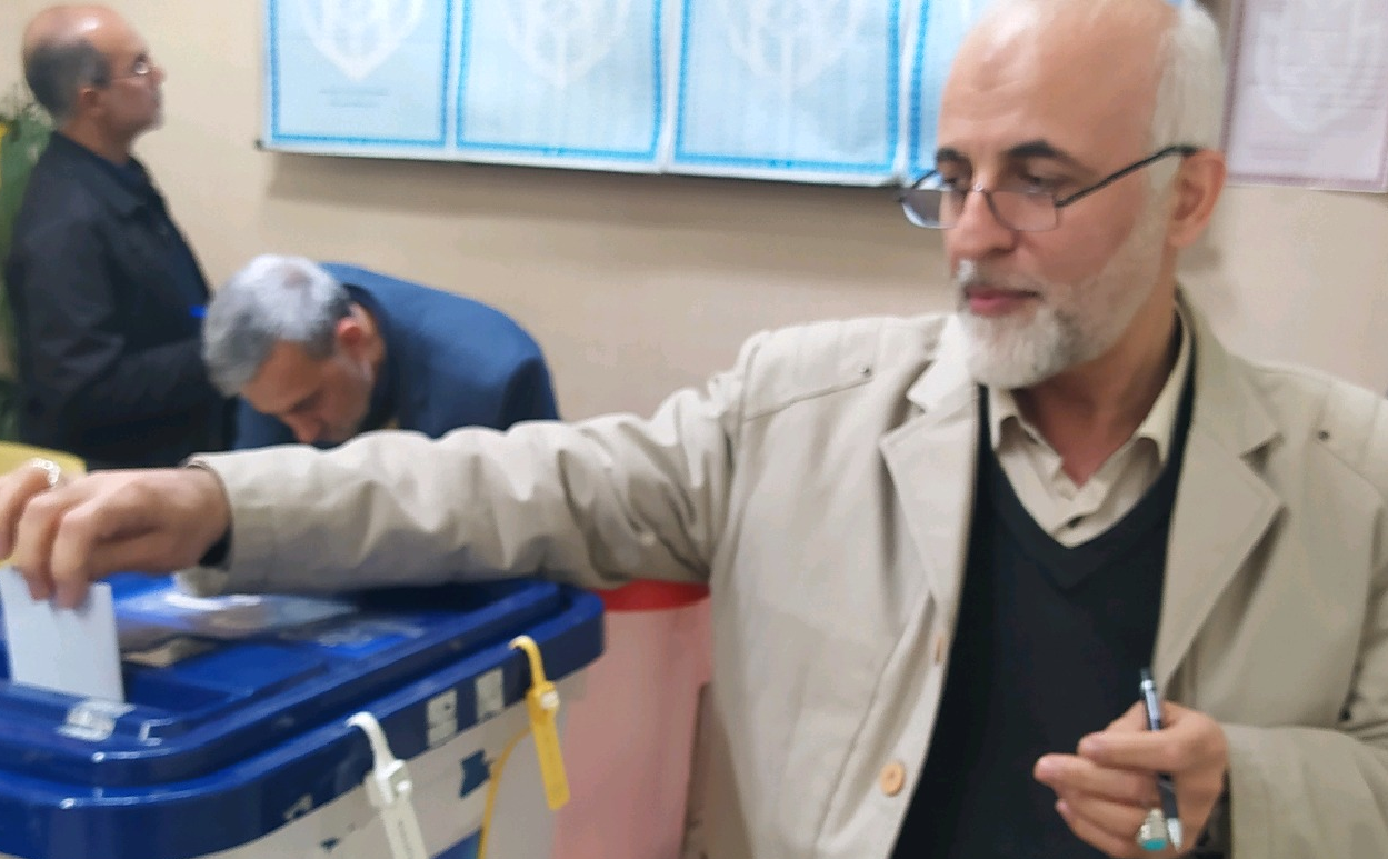 حضور مدیرکل صداوسیمای خراسان رضوی در شعبه اخذ رای مستقر در استانداری