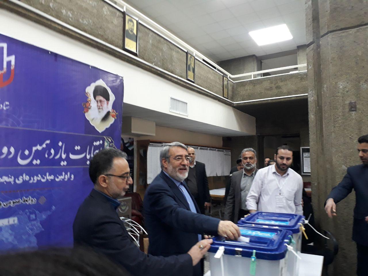 کدام مسئولان پای صندوق رای حضور یافتند؟