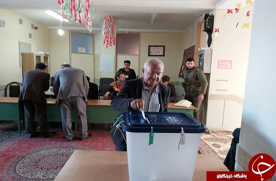 فارسانیها هم همگام با سراسر کشور حاضر شدند فارسانیها هم همگام با سراسر کشور حاضر شدند