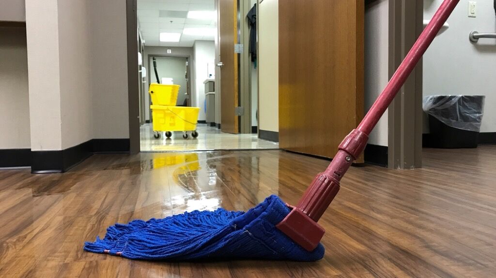 ۱۵ اشتباه در تمیز کردن خانه که وسایل ما را خراب می&zwnj;کند