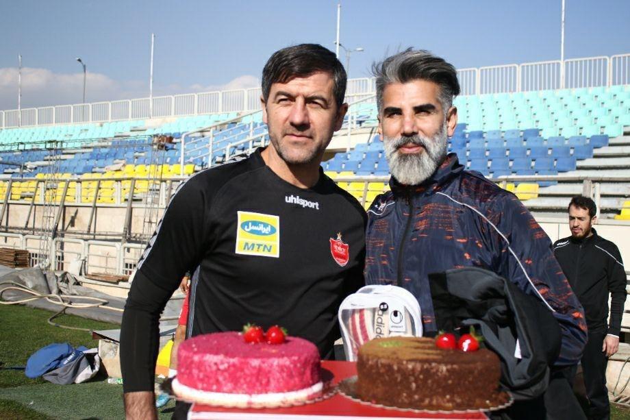 جشن تولد کریم باقری و داود فنایی در حاشیه تمرین امروز پرسپولیس