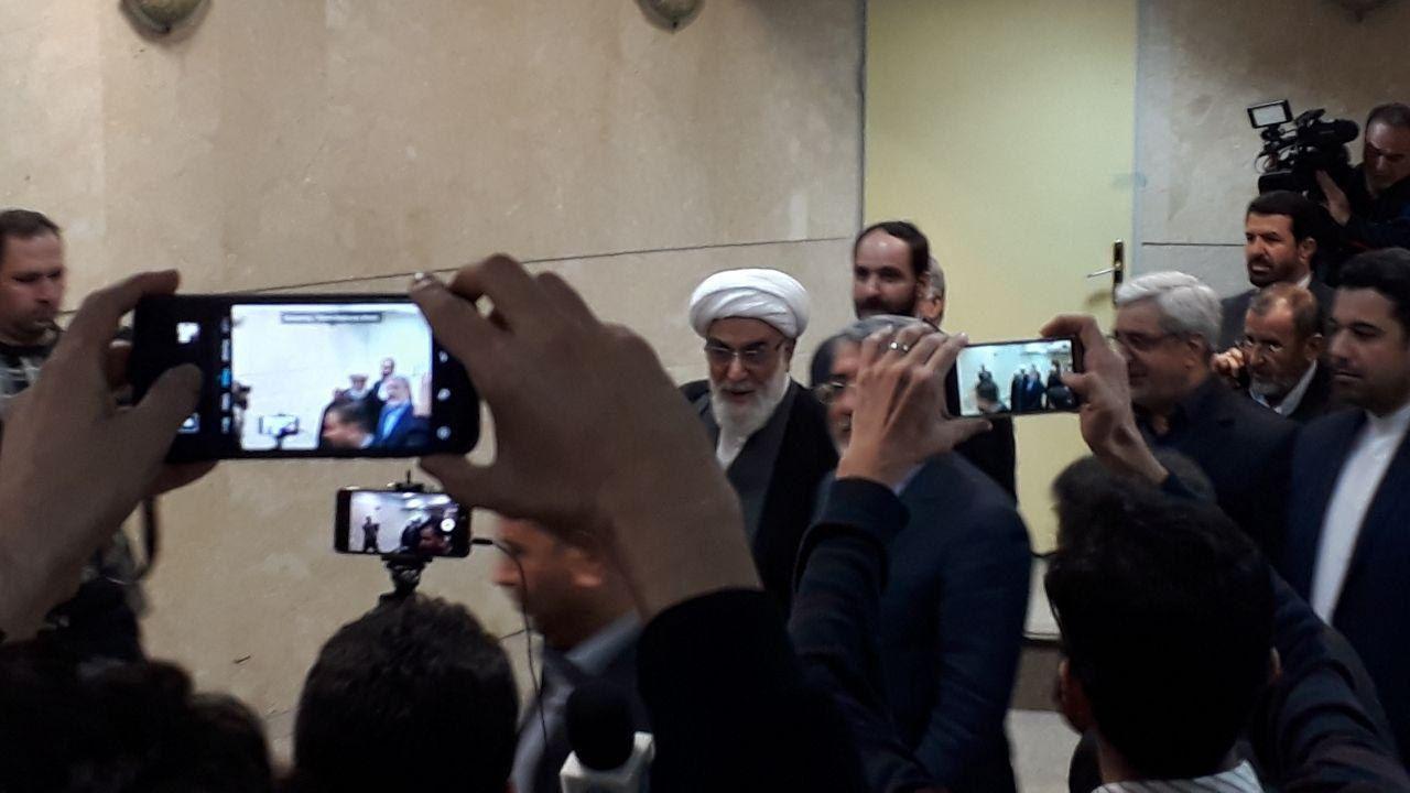رئیس جمهور: امیدواریم انتخابات ۱۴۰۰ الکترونیکی برگزار شود/ حجت الاسلام رئیسی: انتخابات بهترین پادزهر در مقابل توطئه&zwnj;هاست/ وزیر کشور: مردم رأی دادن را به ساعات پایانی موکول نکنند +فیلم و تصاویر