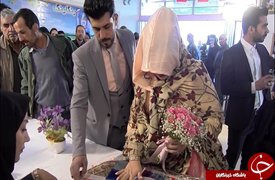 حضور عروس و داماد پای صندوق رأی