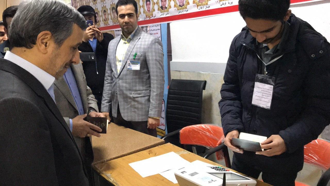 انتخابات تا ساعت ۲۲ تمدید شد/ رئیس قوه قضاییه: انتخابات بهترین پادزهر در مقابل توطئه&zwnj;هاست/ شمخانی: مردم برنده انتخابات هستند +فیلم و تصاویر