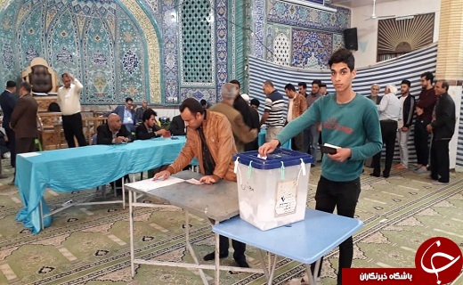 حضور پرشور مردم در پای صندوق های اخذ با توجه به تمدید مهلت