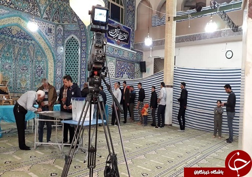 حضور پرشور مردم در پای صندوق های اخذ با توجه به تمدید مهلت