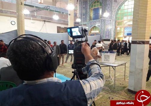 حضور پرشور مردم در پای صندوق های اخذ با توجه به تمدید مهلت