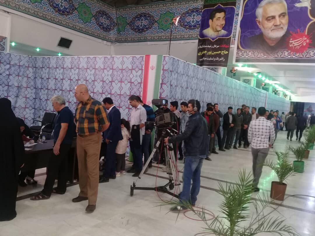 رای&zwnj;دهندگان در جوار آرامگاه حاج قاسم تمامی ندارند