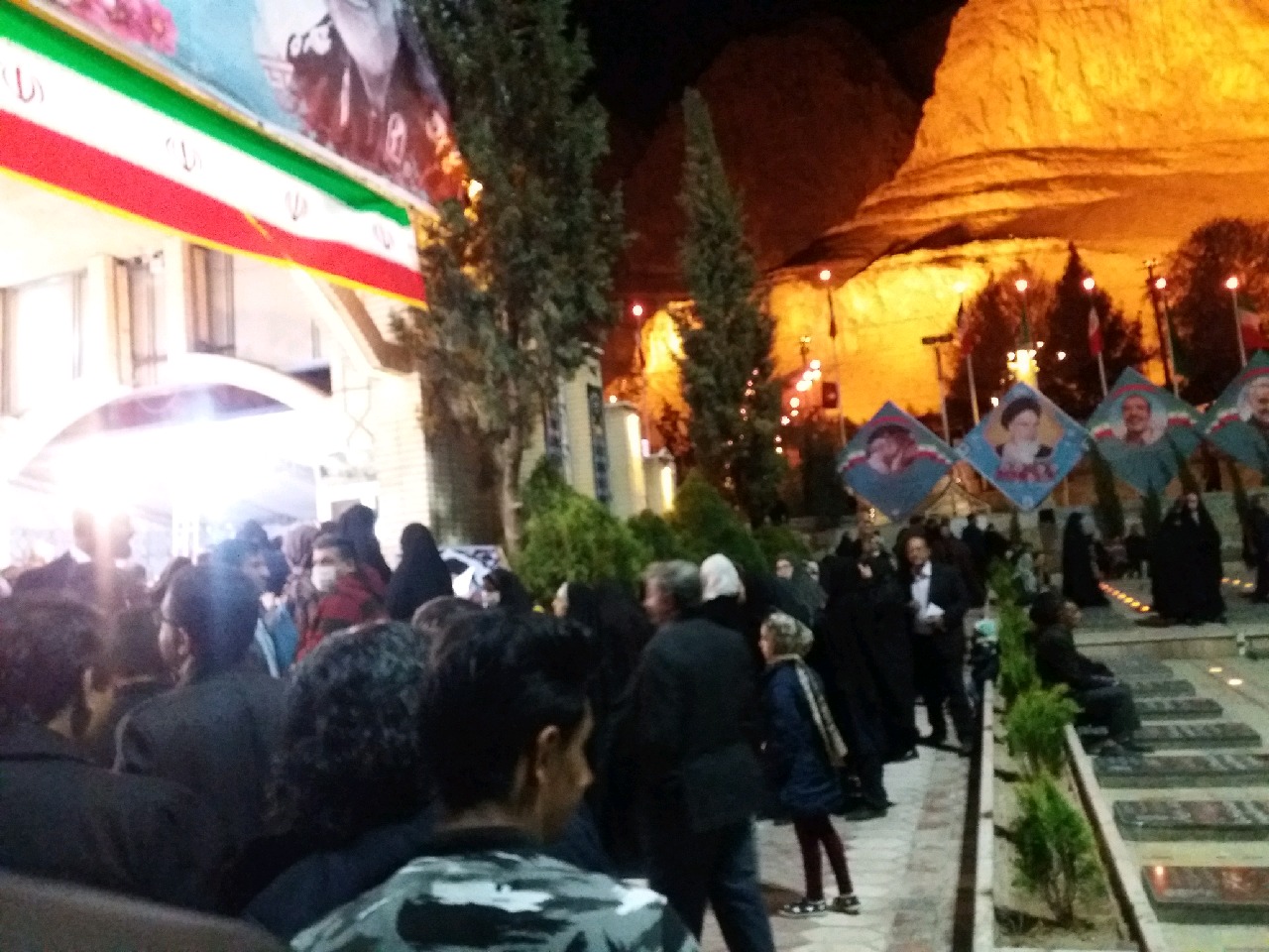 رای&zwnj;دهندگان در جوار آرامگاه حاج قاسم تمامی ندارند