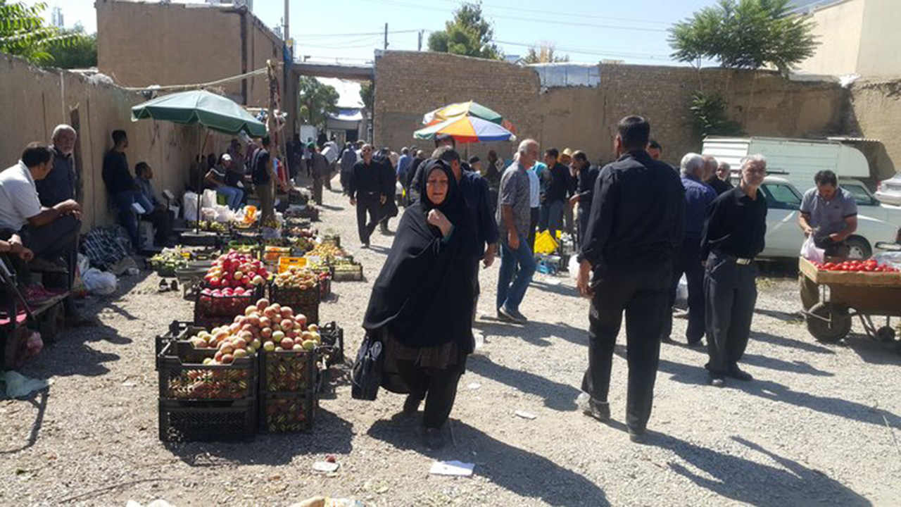 از بازار سوت و کور دست فروشان تا صدای حبس شده حاجی فیروز در بازار عید