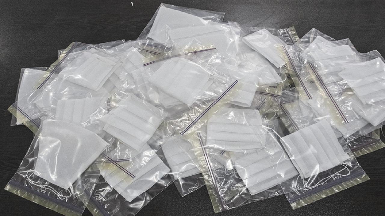 بسیجیان سمنان در ۱۵ کارگاه ماسک تولید می کنند