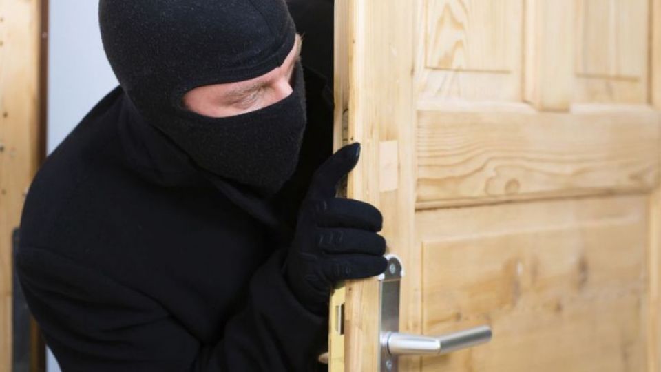 سرقت مادر و پسر از منزل فامیل تنها برای خرید ماشین و خانه