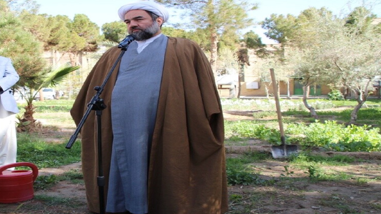 غرس یک اصله نهال توسط نماینده، ولی فقیه در سیستان و بلوچستان
