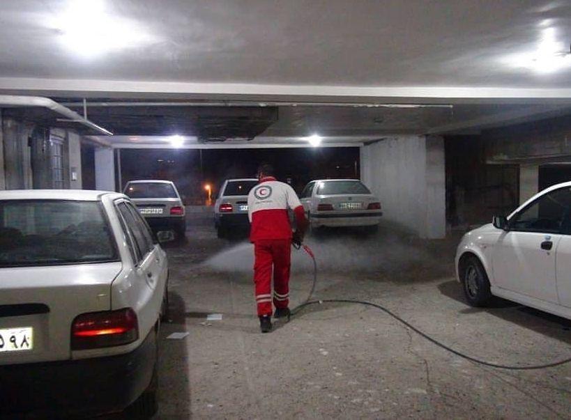 عملیات ضدعفونی پارکینگ‌های مسکن مهر در ایلام