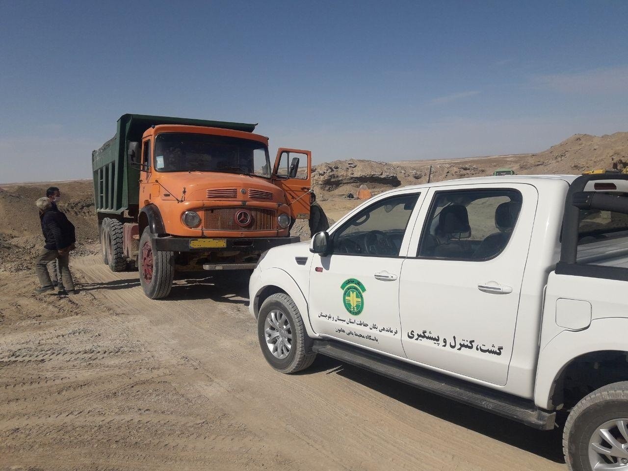 توقیف ماشین آلات خاکبرداری از بستر تالاب هامون