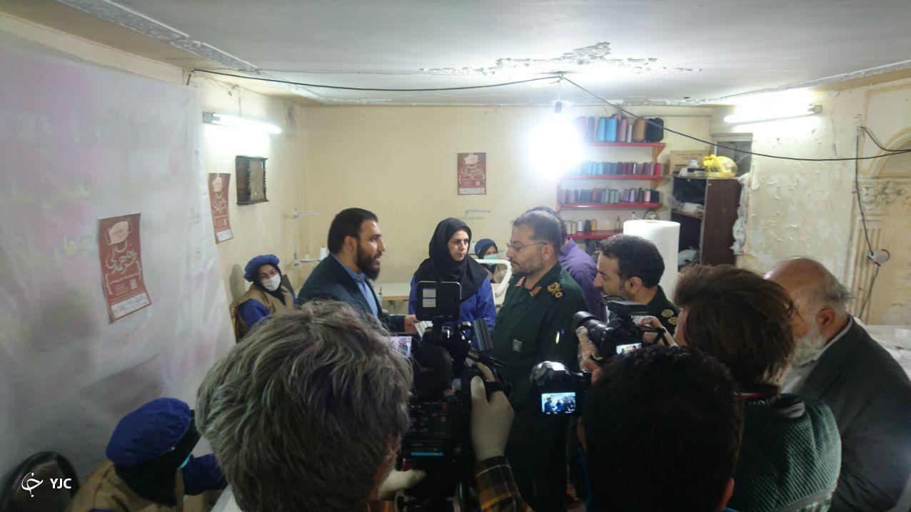 بازدید سردار سلیمانی از کارگاه دوخت ماسک گروه&zwnj;های جهادی