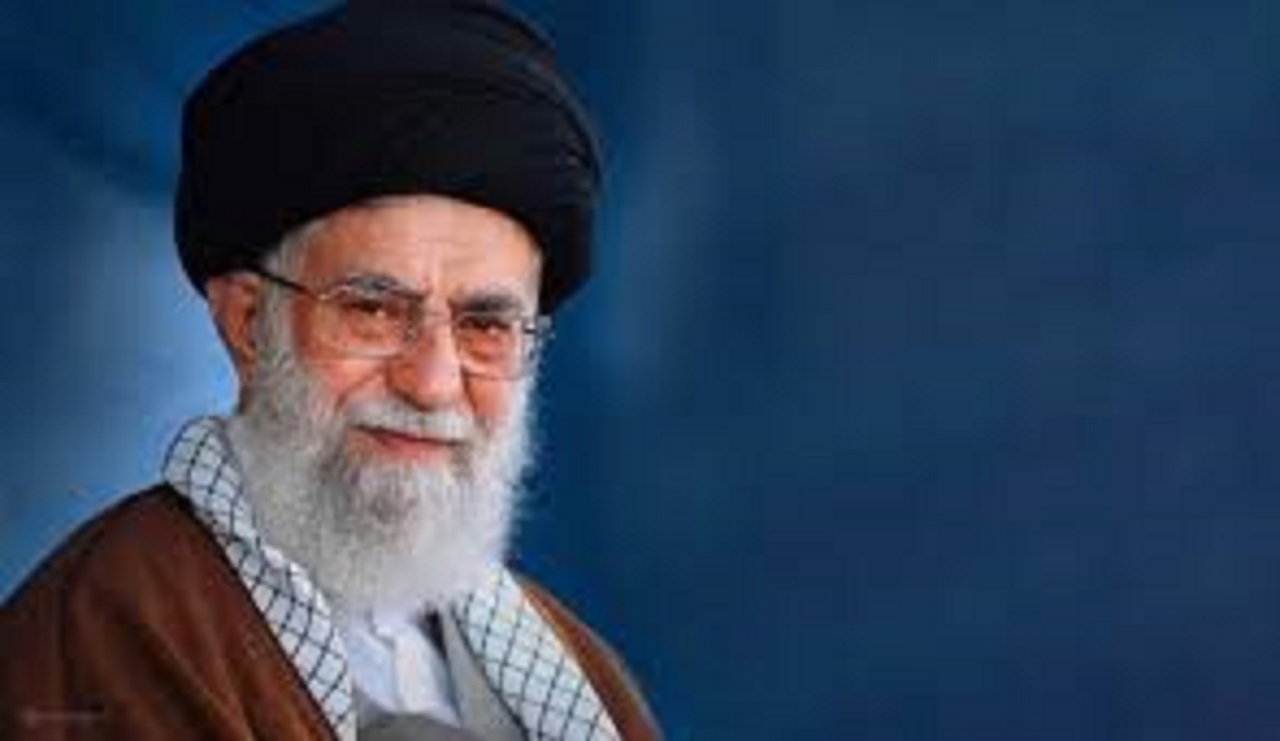 دیدار جالب حضور رهبر معظم انقلاب در منزل خانواده شهید کرمانی در سال ۸۴