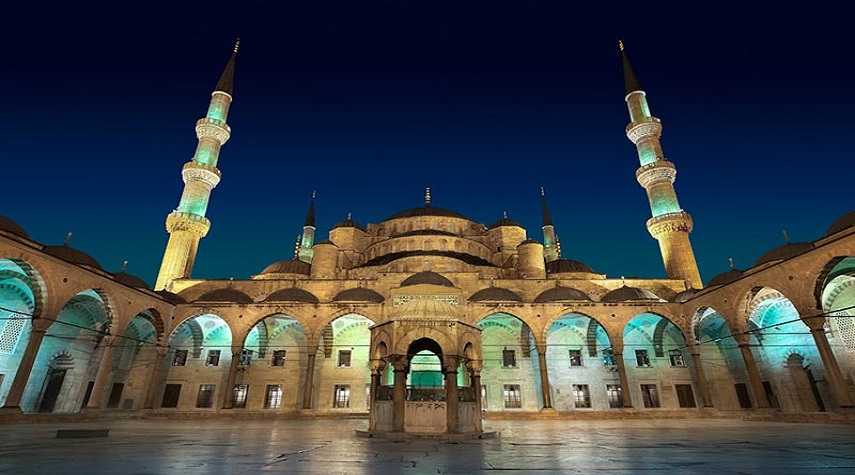 مسجد آبی با ۶ مناره&zwnj; آسمان خراش + تصاویر