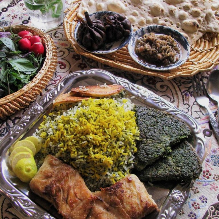 طرز تهیه انواع ماهی با سبزی پلو + فوت و فن مزه&zwnj;دار کردن انواع ماهی