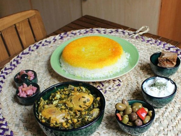 خورش سیر قلیه گیلکی با مرغ + دستور تهیه