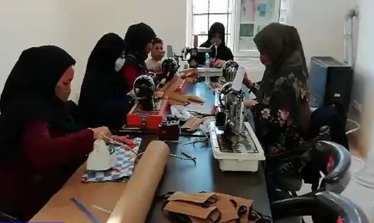 حرکت جهادی بانوان روستای ممرآباد در تولید ماسک + فیلم