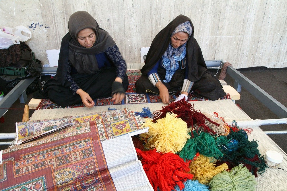 ضدعفونی کارگاه&zwnj;های متمرکز تولید صنایع دستی در استان کرمان