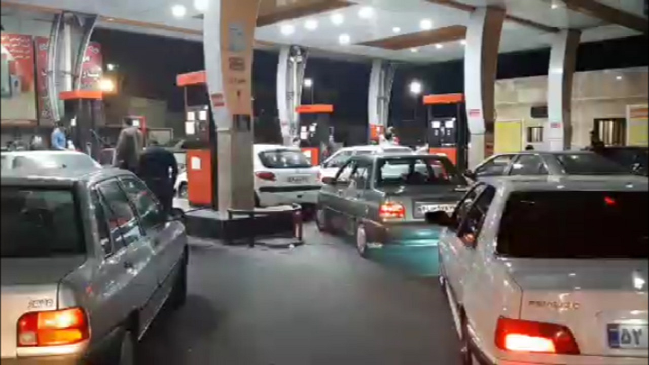 از روش ساخت دستکش یکبار مصرف در منزل تا ضدعفونی شهر توسط نیروهای جهادی در اندیمشک + فیلم و تصاویر