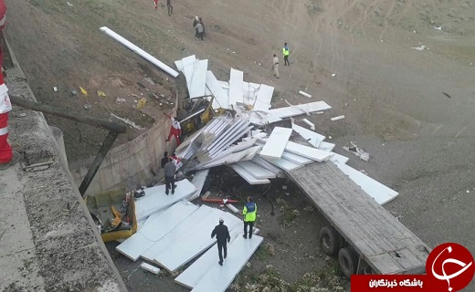 تصادف مرگبار در اتوبان ساوه به سلفچگان+تصاویر تصادف مرگبار در اتوبان ساوه به سلفچگان+تصاویر