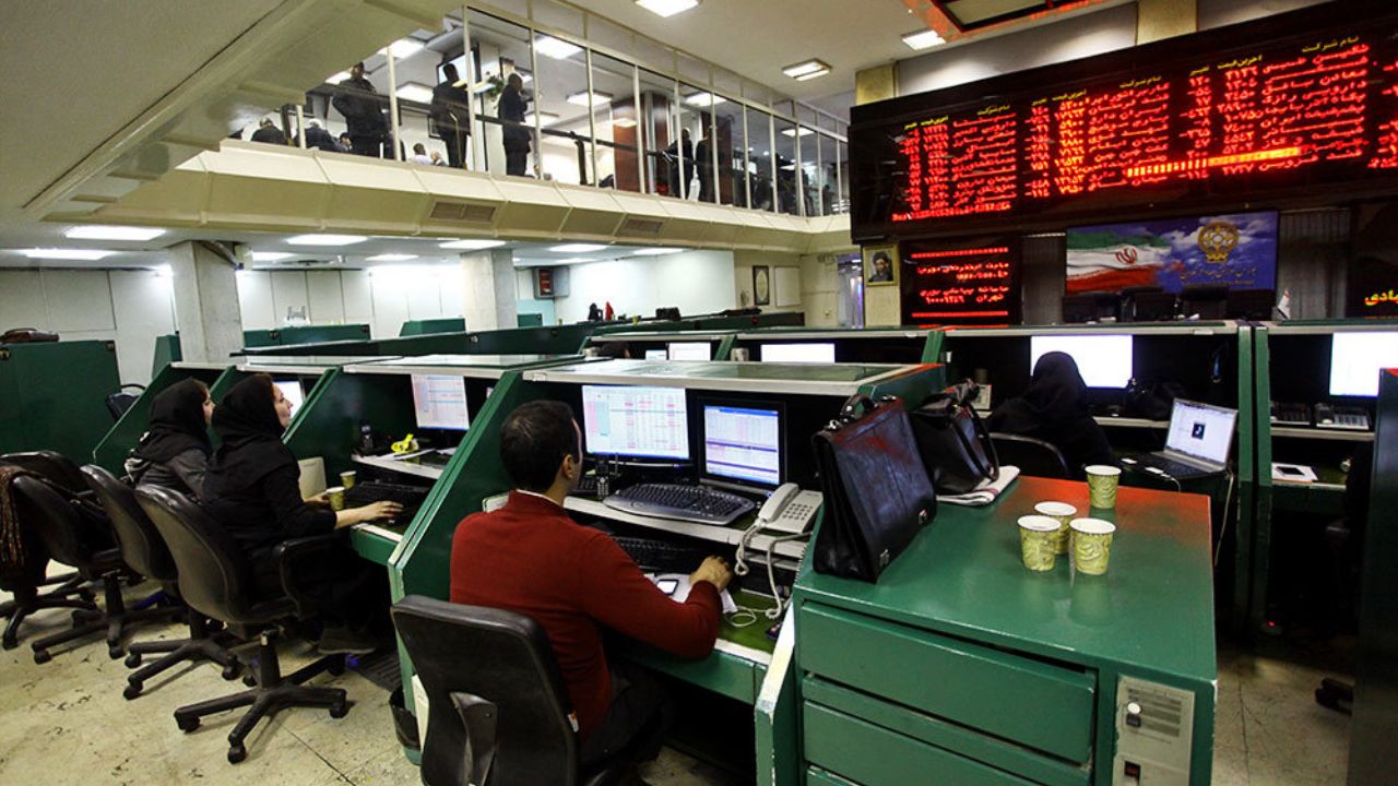 کاهش ۳۵ هزار واحدی شاخص بازار بورس در آذربایجان غربی
