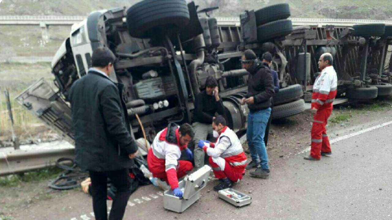 دو مصدوم در حوادث رانندگی در قزوین+ تصاویر