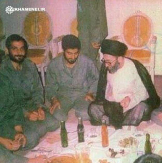 تصویری از شهید باکری و شهید سلیمانی در کنار رهبر انقلاب&zwnj;