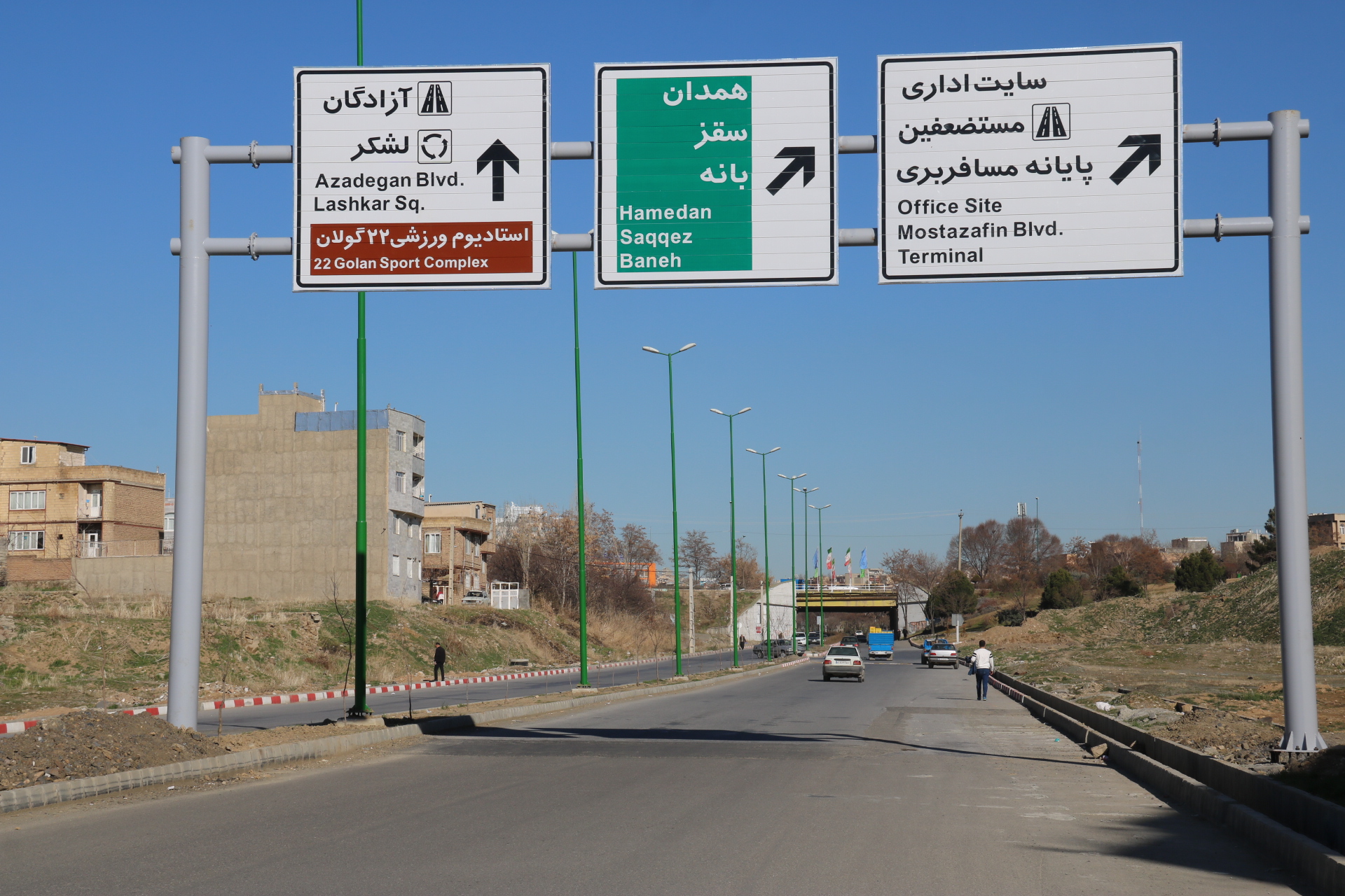 نصب سه پنل دروازه‌ای در مسیر بلوارکردستان – بلوار ساحلی سنندج