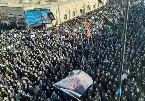 بدرقه سال پرماجرای ۹۸ با هزاران امید برای آغاز سالی نو