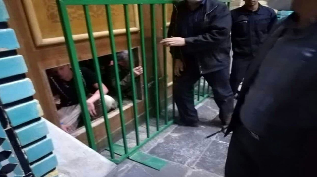 پاسخ مختار به تندرو‌ها و هتک حرمت به درب حرم حضرت معصومه(س) + فیلم