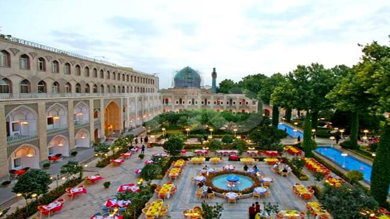 بازار داغ نوروزخوانان در فضای مجازی/نه به چهارشنبه سوزی کرونایی/ کسادی بازار گل فروشان در روزهای جولان کرونا