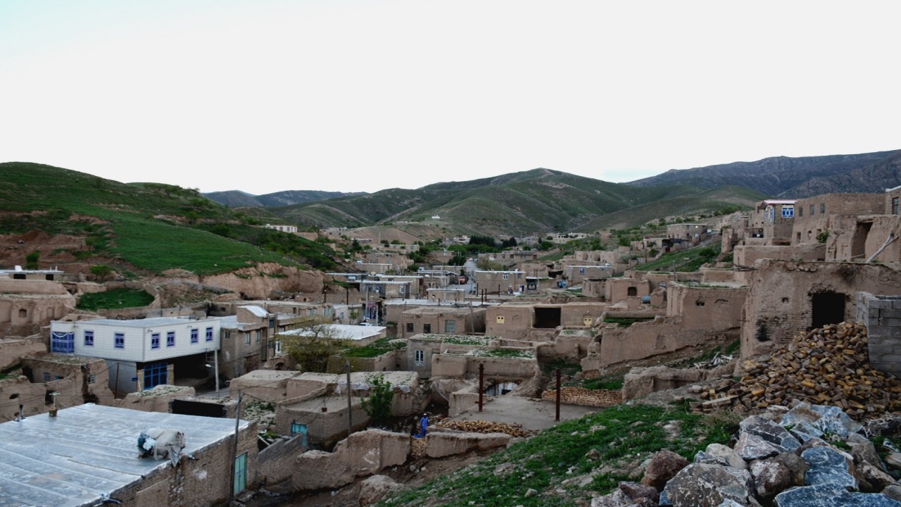 گذری در شهر مرزی تایباد/امسال به تایباد سفر نکنید
